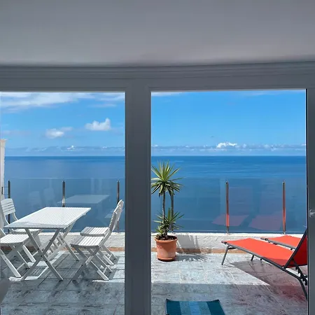 Exclusive Ocean Views דירה *